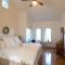 The River Road Retreat at Lake Austin-A Luxury Guesthouse Cabin & Suite - Austin