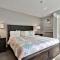 Spacious 2RM-2BA Condo in the Heart of the Town, Summer Pool, Shuttle Route - 基灵顿