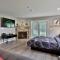 Spacious 2RM-2BA Condo in the Heart of the Town, Summer Pool, Shuttle Route - 基灵顿