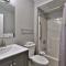 Spacious 2RM-2BA Condo in the Heart of the Town, Summer Pool, Shuttle Route - 基灵顿