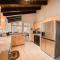 Wanderlust Retreat by Tahoe Getaways - 4BR Pet-Friendly w Fenced Yard, Walking Distance to Lake! - 塔霍城