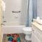 3BR Resort-View Condo with Private BBQ & Parking - اوشن بينس