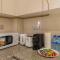 Stunning Waterfront Burj Views with Pool & Gym, Sleeps 6 - 迪拜