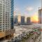 Stunning Waterfront Burj Views with Pool & Gym, Sleeps 6 - 迪拜