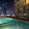Stunning Waterfront Burj Views with Pool & Gym, Sleeps 6 - 迪拜