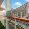 Stunning Waterfront Burj Views with Pool & Gym, Sleeps 6 - 迪拜