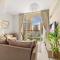 Stunning Waterfront Burj Views with Pool & Gym, Sleeps 6 - 迪拜