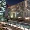 Stunning Waterfront Burj Views with Pool & Gym, Sleeps 6 - 迪拜