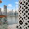 Stunning Waterfront Burj Views with Pool & Gym, Sleeps 6 - 迪拜