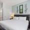 Cozy Condo w FREE Vista Cay Resort Access