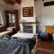 Farmhouse surrounded by centenary olive trees - Olías