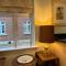 2 Bed Flat in Leatherhead With Free Parking - Leatherhead
