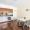 Modern Apt - Free Parking - Convenient Location