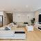 Hamptons in Torquay - 5 bath, Pool, Spa & Theatre!