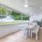 Cloud Nine, 18 Wynne Cres - heated pool, waterviews, beach