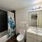 Dt 1Bed 1bath Cozy Suite 8 Min Walk To Arena