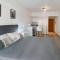 Modern Studio with Amenities in the Heart of the City -U14