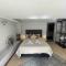Lavish Camps Bay Pool Side Apartment - Kapské Město