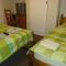 Room in Guest room - Comfortable Family room with Tv, Free Fast Wifi, Sleeps 4 with 1 Bunk Bed - 海斯