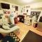 Room in Apartment - Plaid Room 3min From Yale Univ