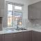 Spacious 4-Bed Flat - 10 Mins to City Centre