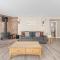 Trailside Village #5 - Slopeside 1BR with Hot Tub and Sauna, Ski In Ski Out on Great Eastern Trail - 基灵顿