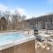 Trailside Village #5 - Slopeside 1BR with Hot Tub and Sauna, Ski In Ski Out on Great Eastern Trail - 基灵顿