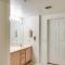 Phoenix Couples Condo with Deck and Resort Amenities! - 凤凰城