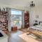 Modern Red Cliff Home with Private Pool - Leeds
