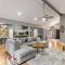 4bd Waterfront House in Lake Lanier with HotTub, FirePit, Wifi, Ping Pong and 2 Kaya - Gainesville