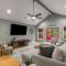 4bd Waterfront House in Lake Lanier with HotTub, FirePit, Wifi, Ping Pong and 2 Kaya - Gainesville