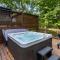 4bd Waterfront House in Lake Lanier with HotTub, FirePit, Wifi, Ping Pong and 2 Kaya - Gainesville