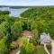 4bd Waterfront House in Lake Lanier with HotTub, FirePit, Wifi, Ping Pong and 2 Kaya - Gainesville