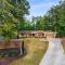 4bd Waterfront House in Lake Lanier with HotTub, FirePit, Wifi, Ping Pong and 2 Kaya - Gainesville