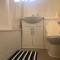 Small Modern Comfortable 2 Bedroom Apartment - cmyr