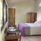 Double Bed, Queen size, small kitchen, terrace, wi fi air condition quiet