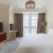 Spacious 2-bedroom beachfront apartment with pool - Dubaj