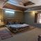 MudHouse Retreat, Sarajara