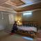 MudHouse Retreat, Sarajara