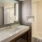 Courtyard by Marriott New York Queens/Fresh Meadows