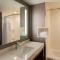 Courtyard by Marriott New York Queens/Fresh Meadows