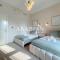 Spectacular 2BR with Burj view in Downtown Dubai