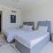 Spacious New 2 BDR, Pool and Beach Access - Dubaj