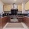 Spacious New 2 BDR, Pool and Beach Access - Dubaj