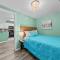 Stunning Sunsets 7TH FL King Suite 2BR 2BA Pools Beach Balcony Sleeps 5 - ديستين