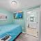 Stunning Sunsets 7TH FL King Suite 2BR 2BA Pools Beach Balcony Sleeps 5 - ديستين