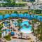 Stunning Sunsets 7TH FL King Suite 2BR 2BA Pools Beach Balcony Sleeps 5 - ديستين