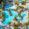 Stunning Sunsets 7TH FL King Suite 2BR 2BA Pools Beach Balcony Sleeps 5 - ديستين