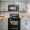 Golden Shamrock 3BR Home 3min to ND - Саут-Бенд Golden Shamrock 3BR Home 3min to ND - Саут-Бенд