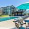 Modern W Pool, Gym, HotTub, Golf, Pet Friendly - درابير